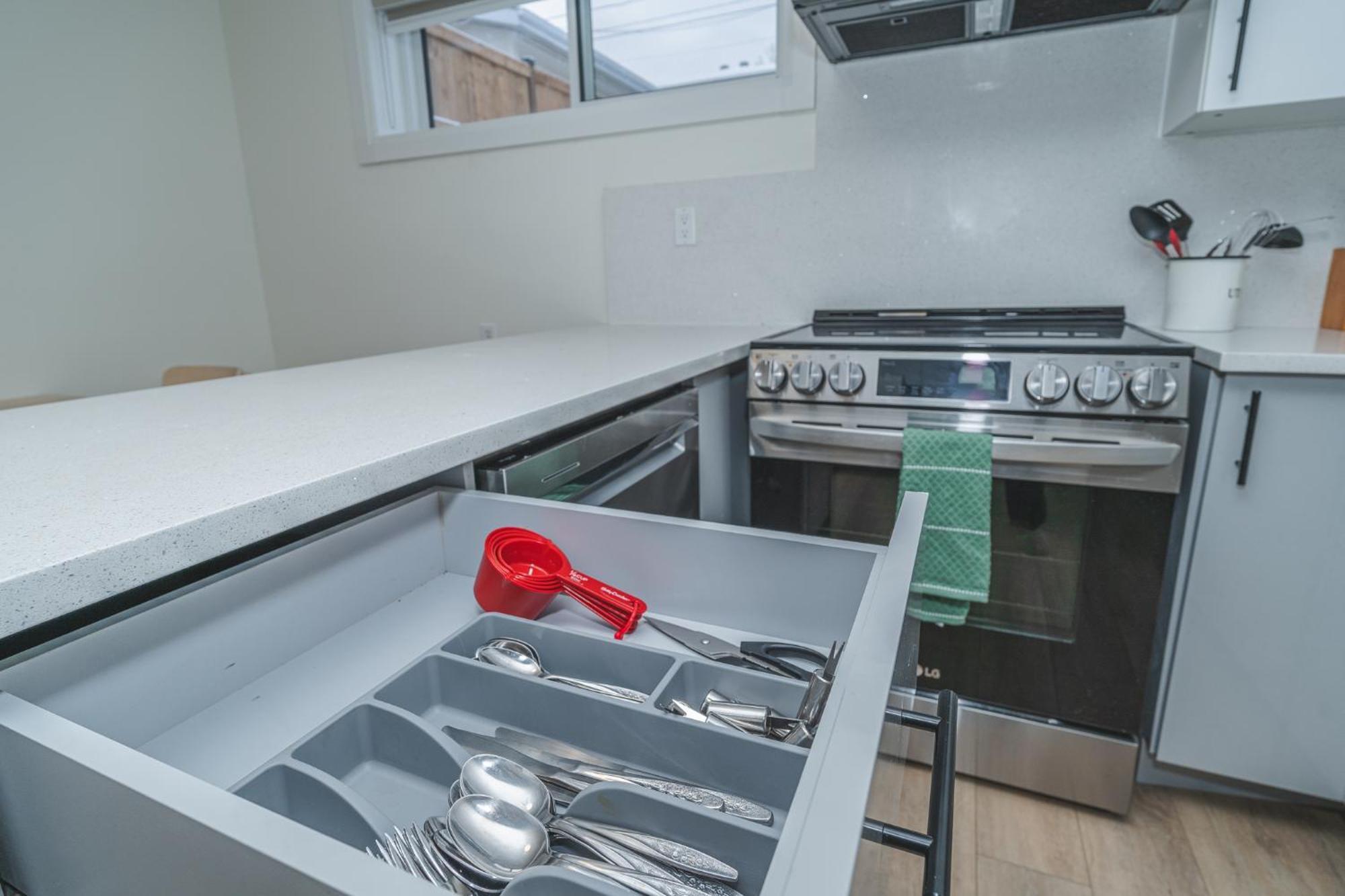 Central Edmonton Family Friendly Home Buitenkant foto
